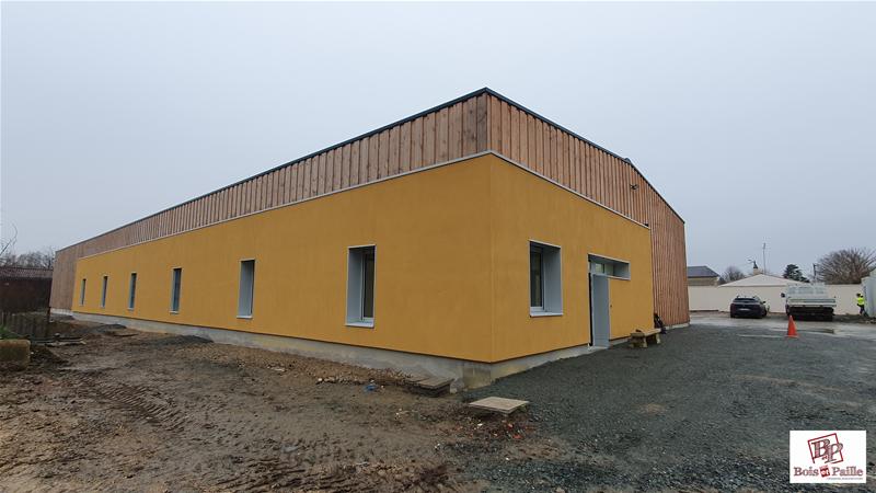 Ateliers municipaux isolés en paille à Coulon (79)